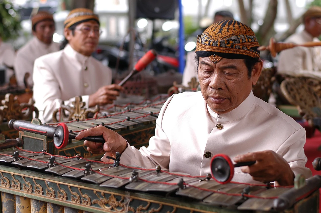 gamelan mengiringi tembang macapat maskumambang