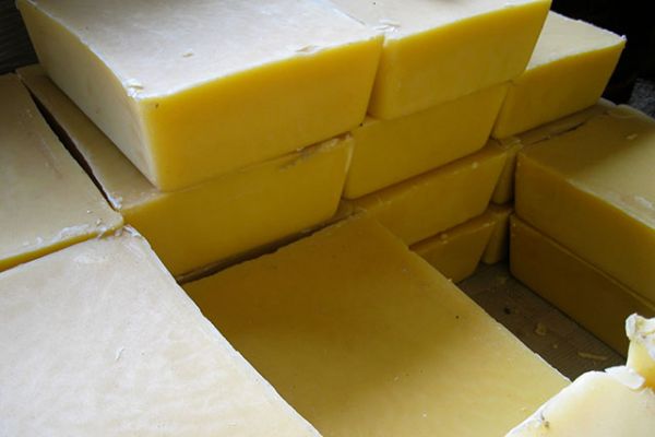 alat-dan-bahan-membuat-batik-malam-atau-lilin