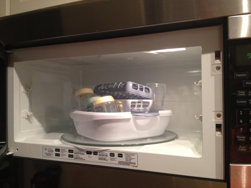 mensterilkan-botol-susu-bayi-dengan-microwave