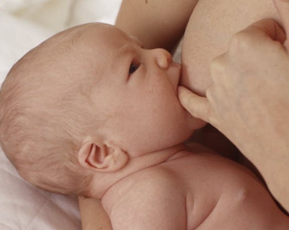 bayi menggigit puting