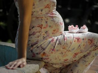 lakukan teknik pernafasan pada saat fase persalinan berlangsung