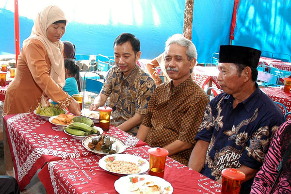 Urutan-Suguhan-Makanan-Resepsi-Pernikahan