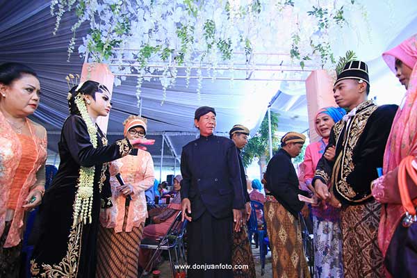 Busana-dan-Rias-Pengantin-Jawa-Solo-Putri-Donjuan-photography