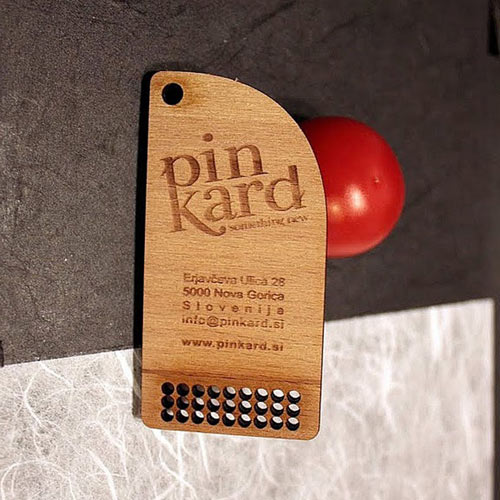 kartu-nama-terbuat-dari-kayu-kesan-klasik