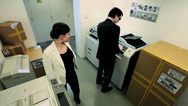 ruang-penggandaan-berisi-beberapa-mesin-fotocopy-pembagian area