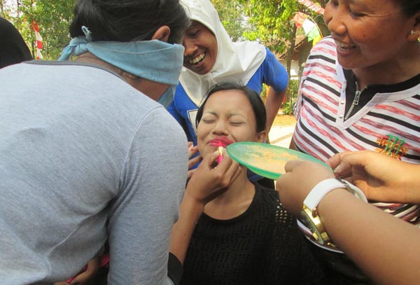 ide lomba rias wajah mata tertutup