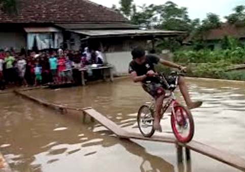 ide lomba sepeda di atas air