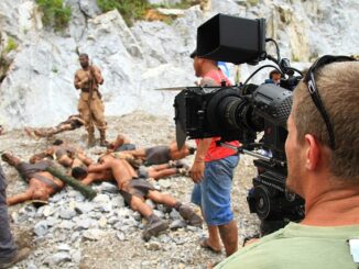 Sutradara sebagai penanggungjawab kreatif utama dalam produksi film - departemen produksi