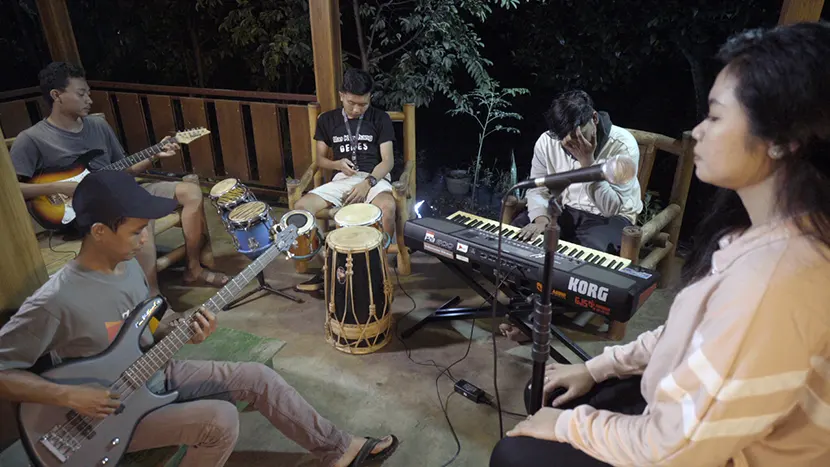 Anda juga bisa mendirikan Grup Banda untuk membuka Jasa hiburan