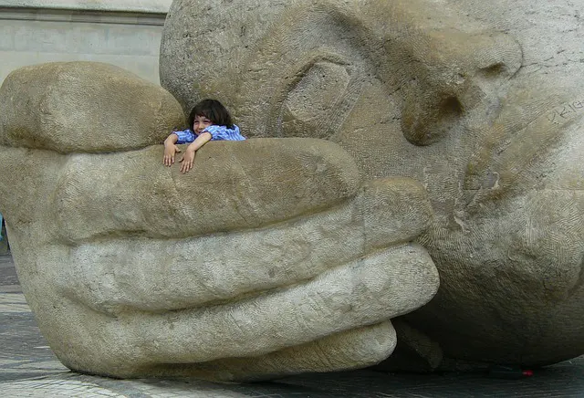 Kontras (contrast) dalam seni rupa