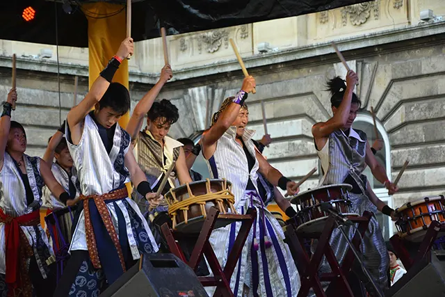 Taiko adalah alat musik ritmis tradisional Jepang yang terdiri dari drum